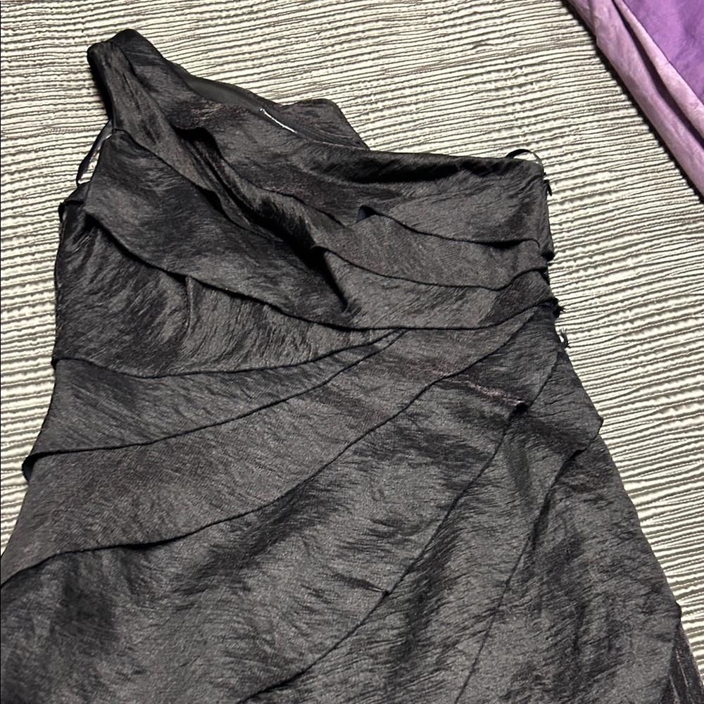 London Style Black One-Shoulder Dress